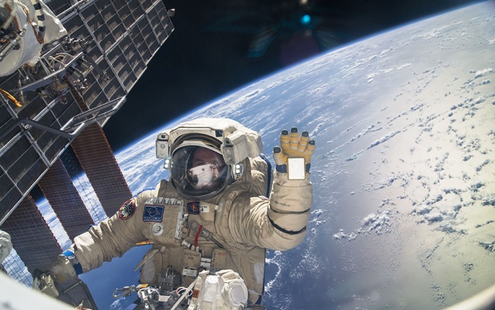 contact radio cu astronautul Jeffrey N. Williams de pe Staţia Spaţial? Internaţional?